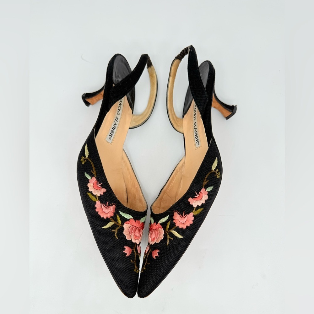 Manolo Blahnik Vilido Black Multicolor floral Embroidered slingback pumps EU 38 - Picture 4 of 9